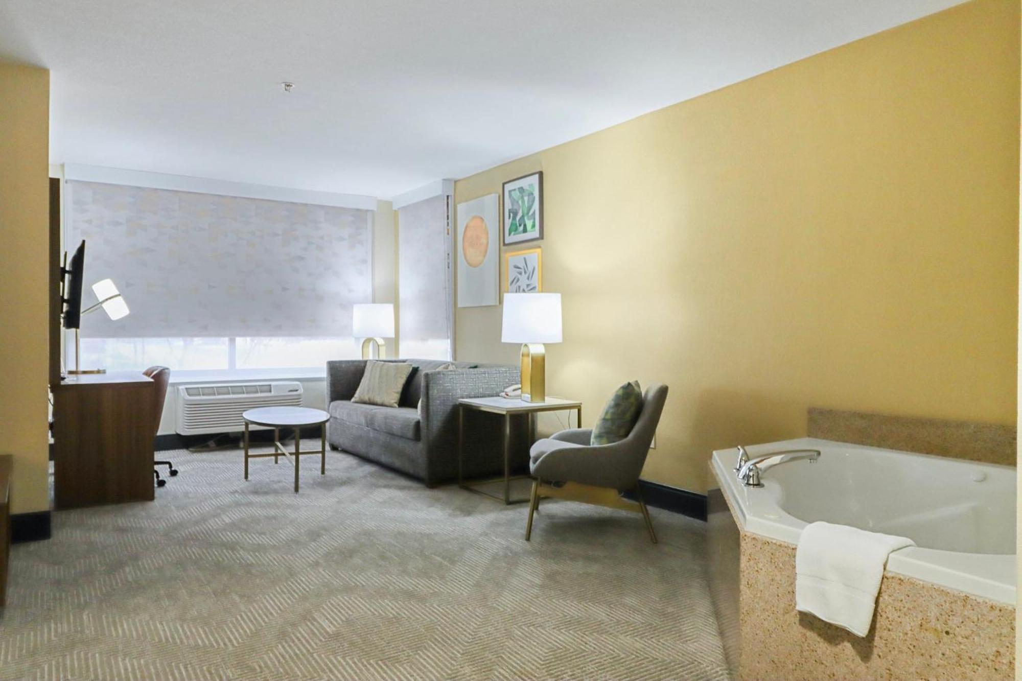 Holiday Inn Quincy By Ihg Екстериор снимка