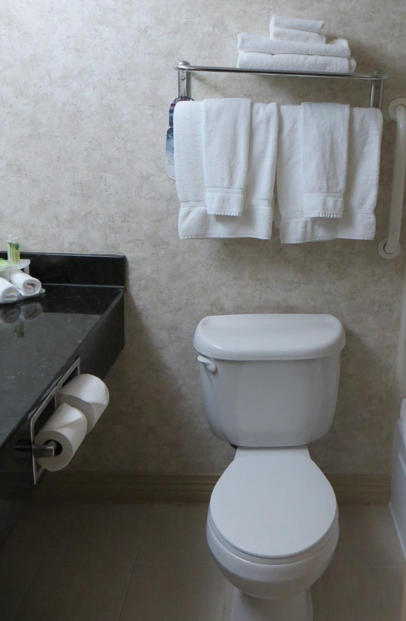 Holiday Inn Quincy By Ihg Стая снимка