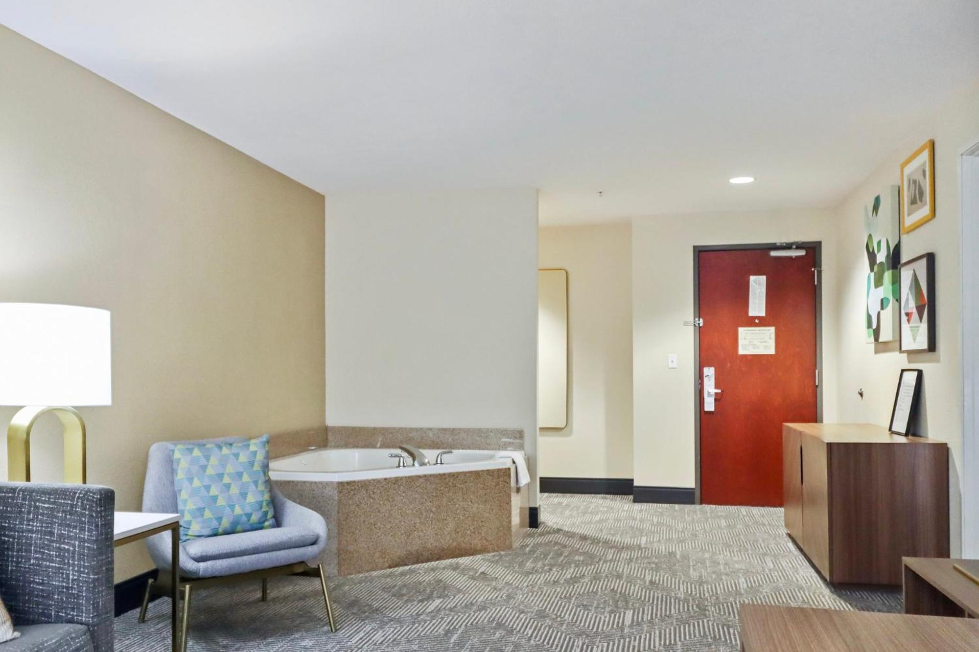 Holiday Inn Quincy By Ihg Екстериор снимка
